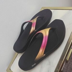 Oofos Recovery Flip Flops Black Pink Gold Size EU 40 - Comfort & Style.